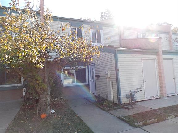 2nd image of 16 Foxwood Ct