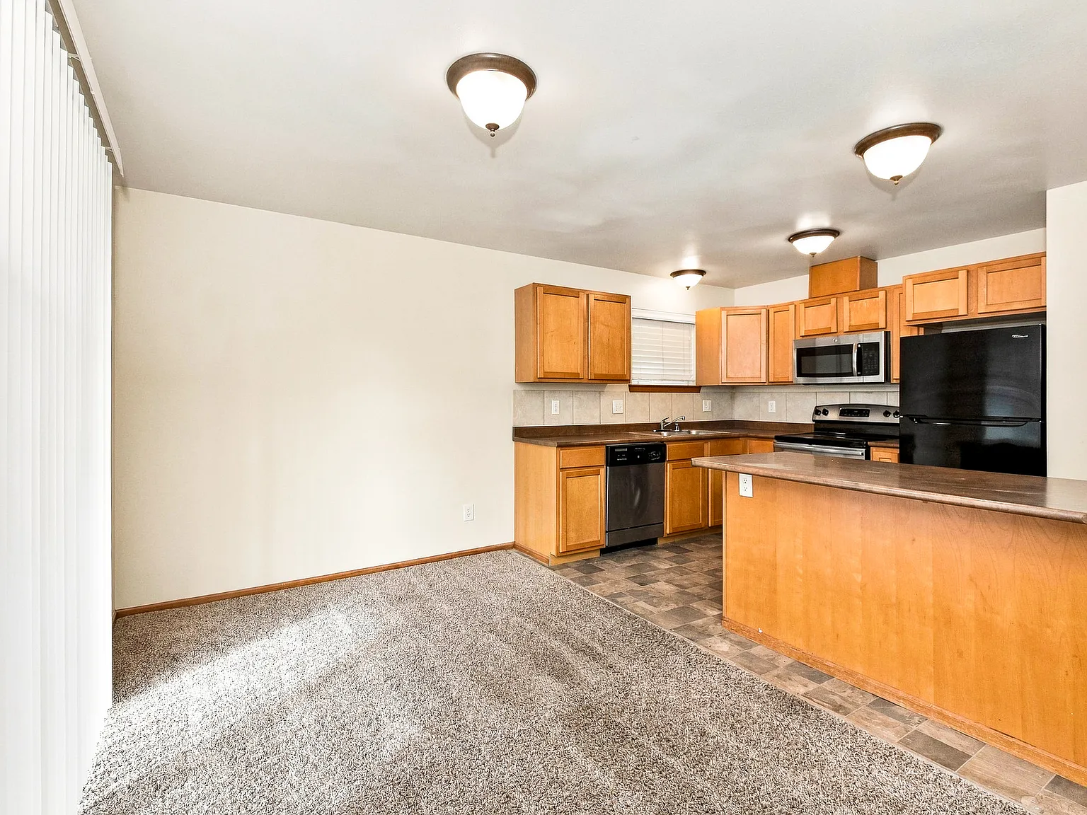3233 Racine St — Photo 4