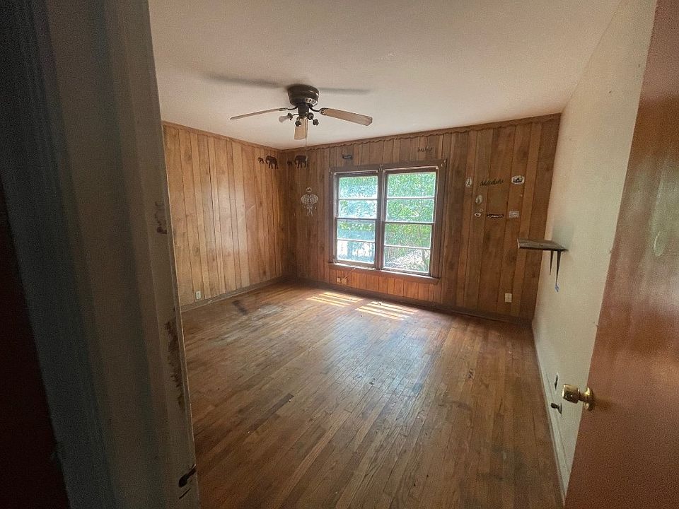 1st image of 704 N Houston St