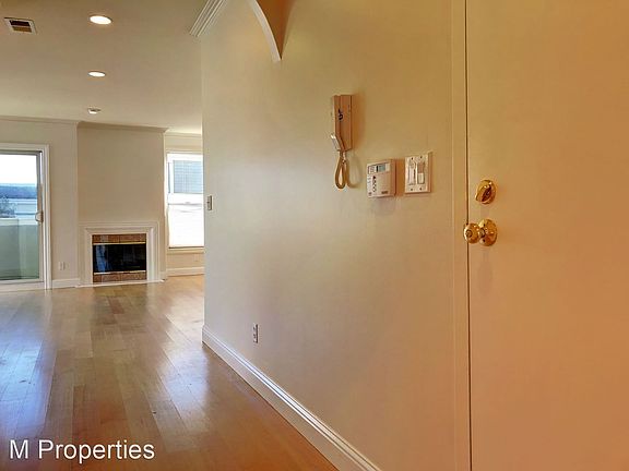 4th image of 1725 Pierce St #2