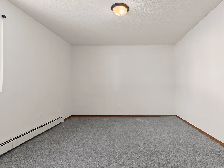 Sunshine Court Apartments — Photo 14