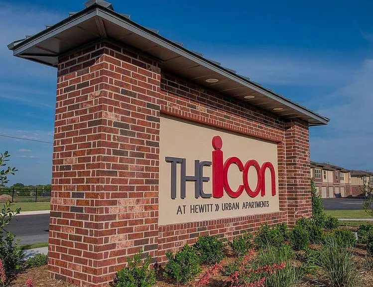 Icon at Hewitt — Photo 16
