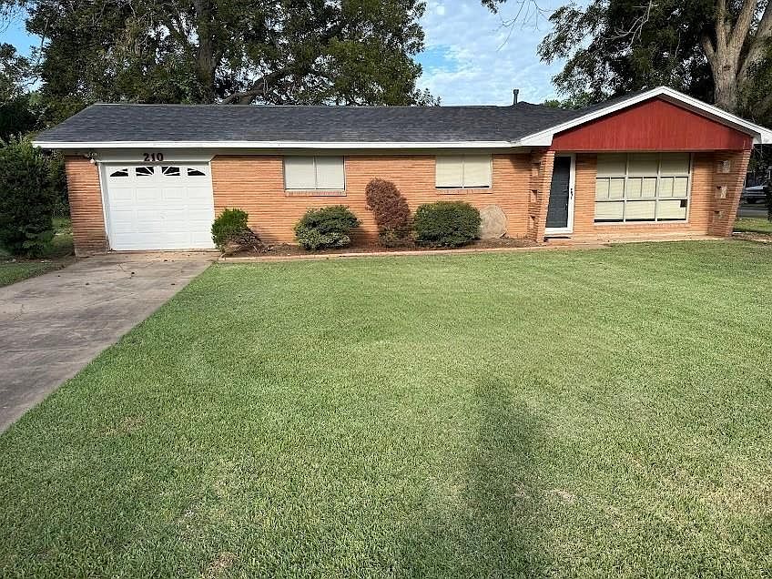 1st image of 210 Southern Oaks Dr