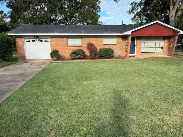 210 Southern Oaks Dr, Lake Jackson, TX 77566
