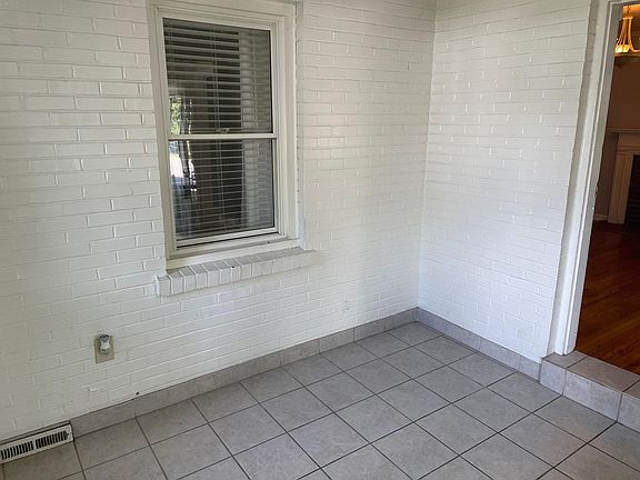 2nd image of 712 S Rotherwood Dr