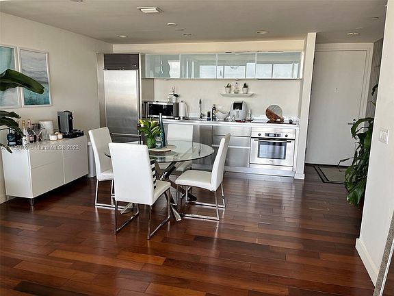 3rd image of 1040 Biscayne Blvd APT 3706