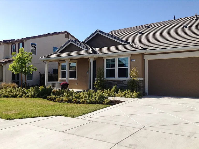 925 Fulton Way — Photo 2