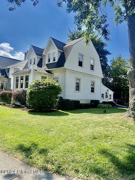 2nd image of 84 Whitehall Road