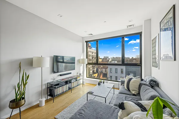 Rented by SERHANT. | media 19