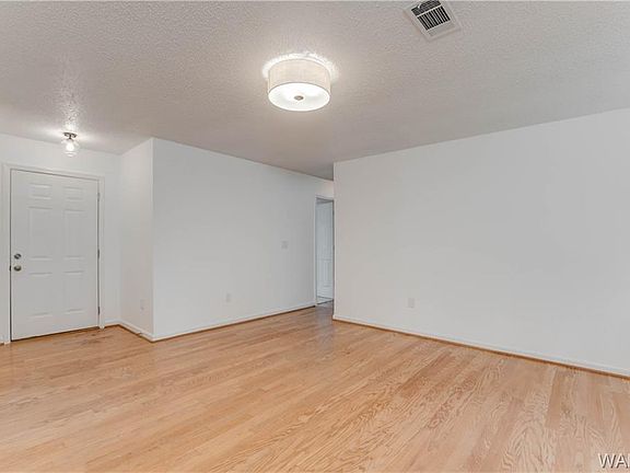 4th image of 15925 Lake Hills Dr