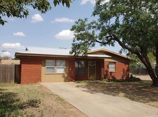1215 5th St, Shallowater, TX 79363