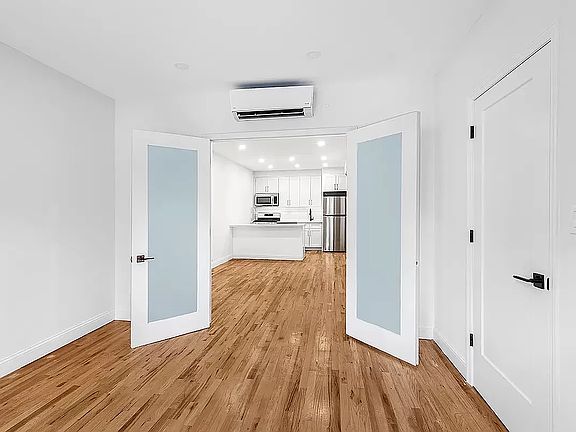 3rd image of 1097 Park Pl