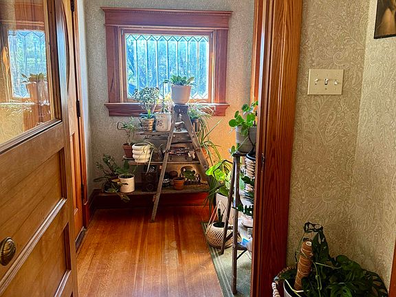 4th image of 207 North St