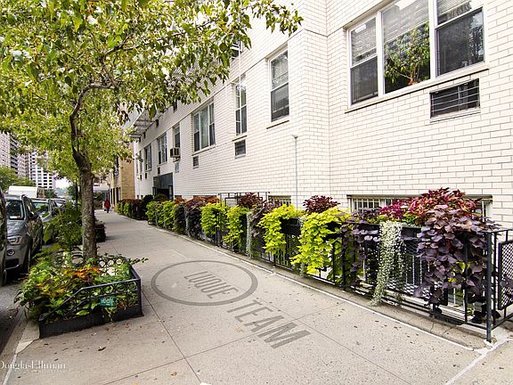 5th image of 235 W 70th St #Ee