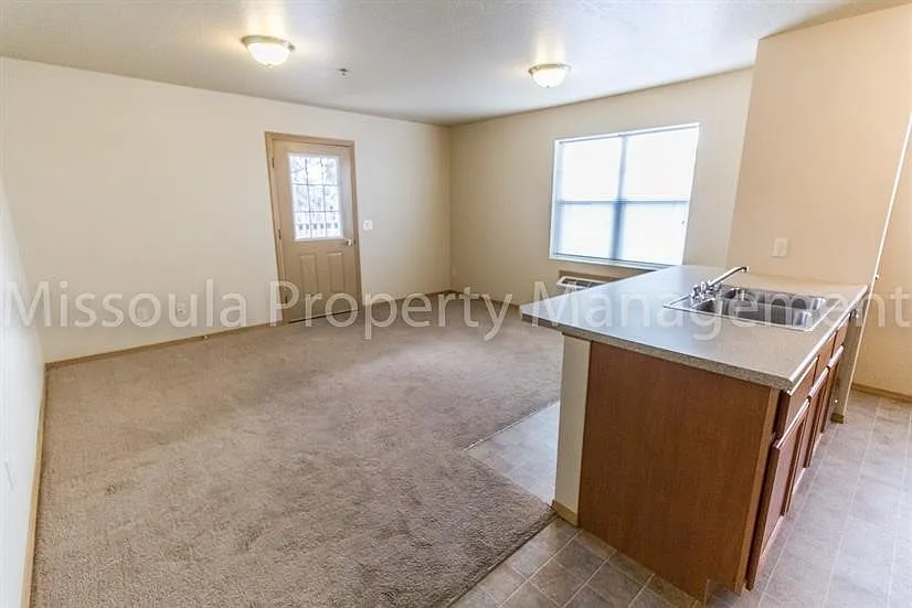 Shelby Apartments — Photo 2