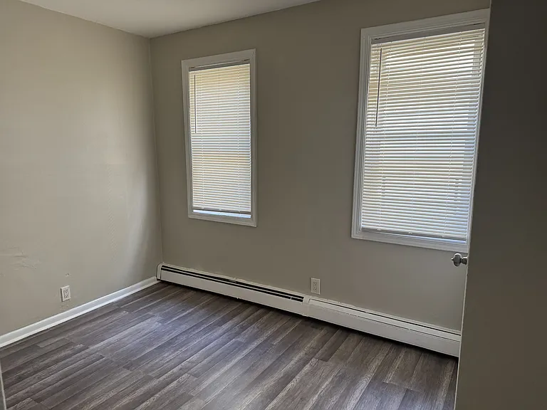 144 Brill St #1R — Photo 4
