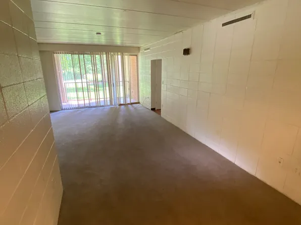 900 Brightwood Manor Dr APT 2, Blacksburg, VA 24060