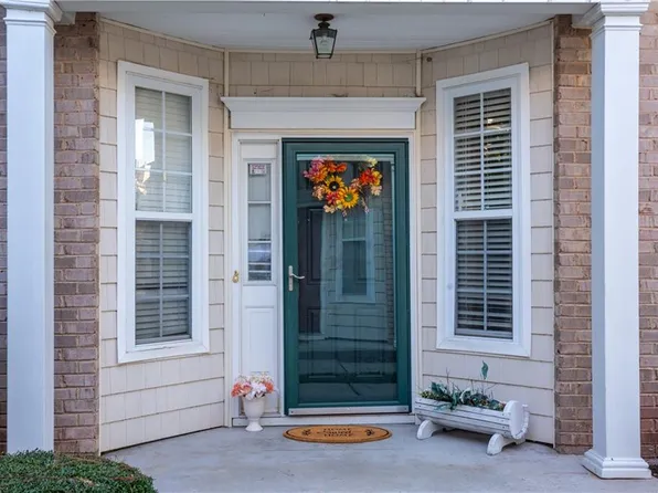 1484 Otterbourne Cir, Chesapeake, VA 23320