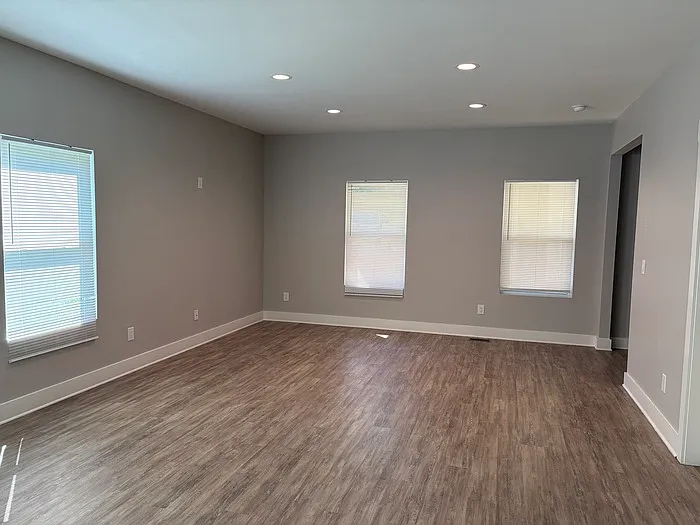 434 Amber St — Photo 2