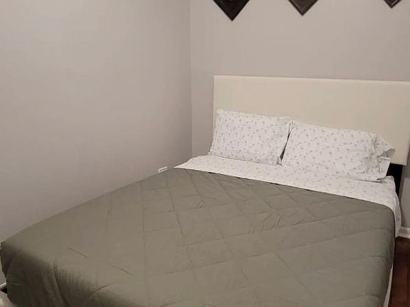 3rd image of 1403 N Oakley Blvd #1