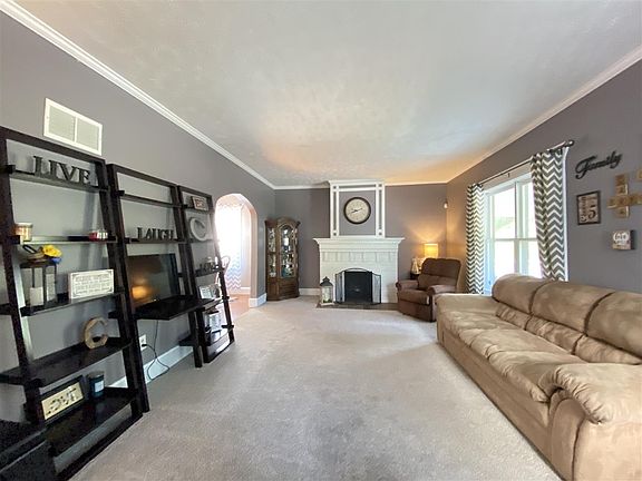 3rd image of 914 Lincoln Ave