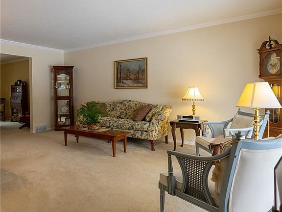 3rd image of 30507 Manhasset Dr