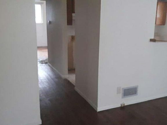 4th image of 119 Brigadoon Cir