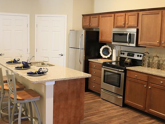 Open floorplan kitchen with island
