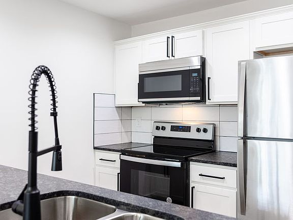 4th image of 421-445 N 1st St #429