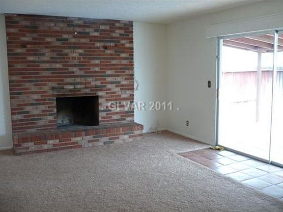 3rd image of 412 Cactus Bloom Ln
