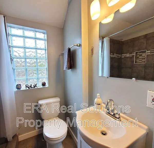 1094 Oakwood Ave — Photo 8