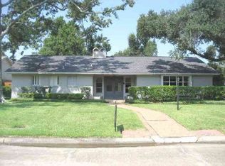 1885 Karen Ln, Beaumont, TX 77706