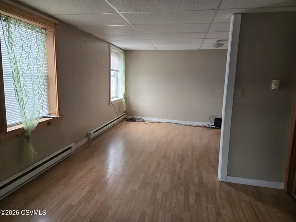 28 S Strawberry Aly, Selinsgrove, PA 17870