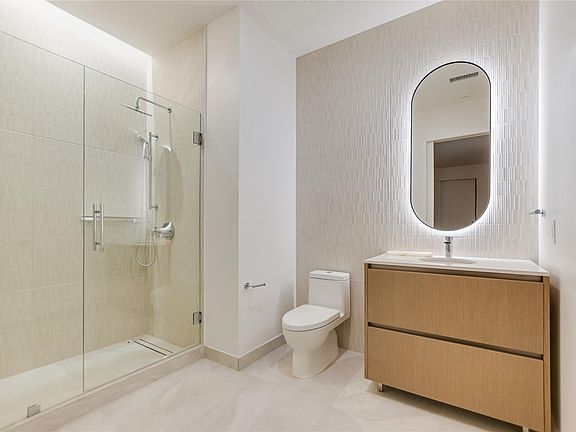 5th image of 610 Davis St #3206