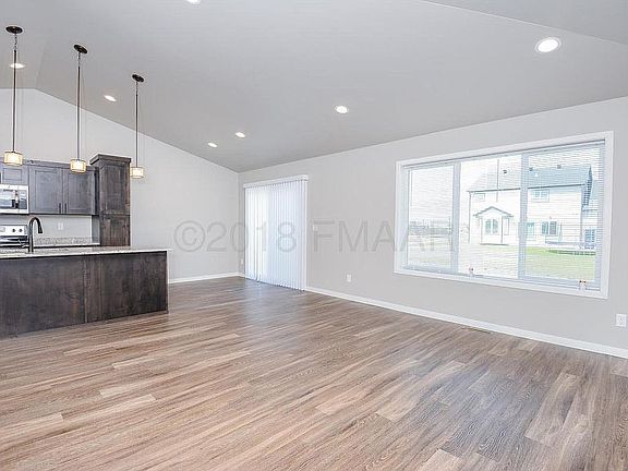 5th image of 814 28th Ave W