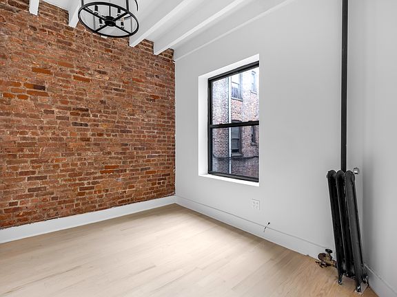4th image of 248 Bainbridge St APT 4
