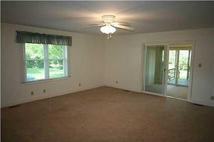 4th image of 320 Hillcrest Dr