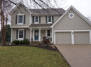922 E Oakview St, Olathe, KS 66061