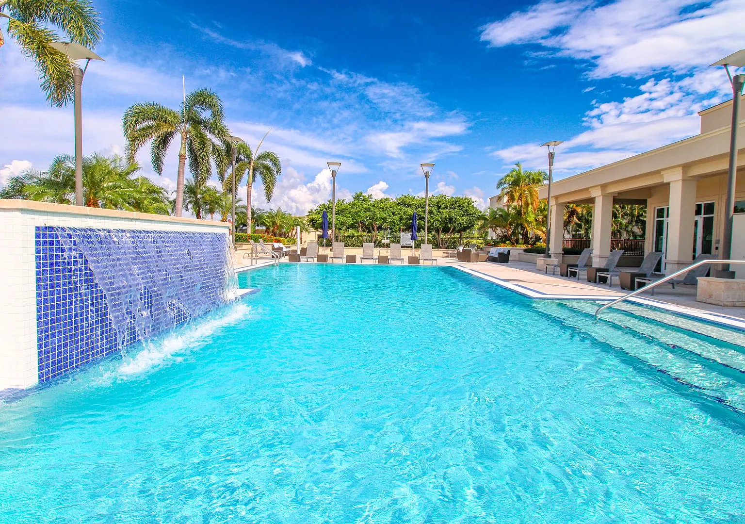 **Stunning**Fully Furnished**Annual Or Seasonal Rental**Mercado** — Photo 1