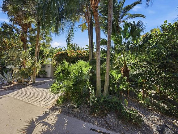 2nd image of 3730 Solana Rd