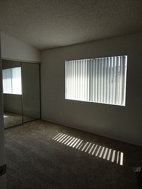 5th image of 4455 Winona Ave APT 4