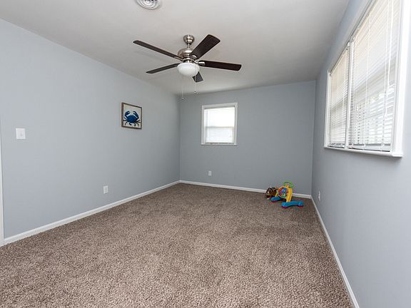 4th image of 817 Cowles St