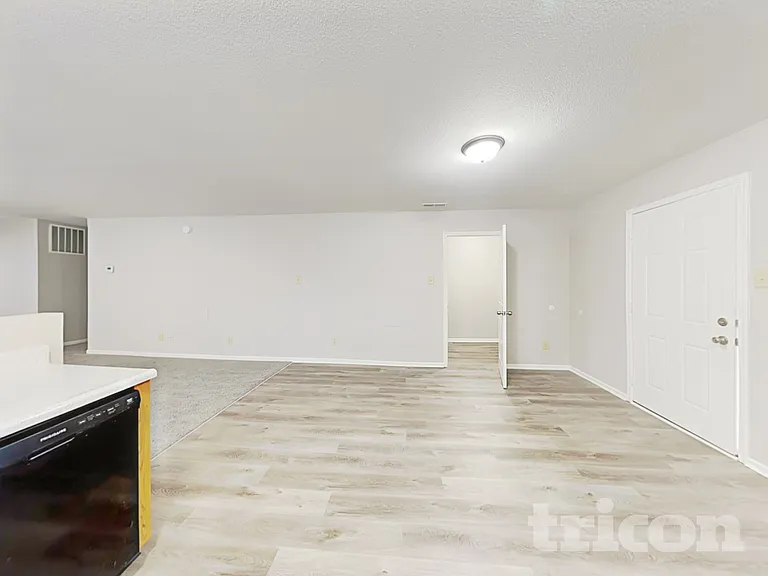 8039 Retreat Ln — Photo 6