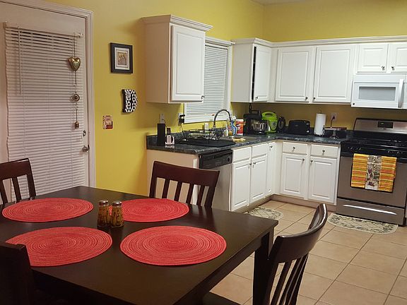 Eat-in Kitchen