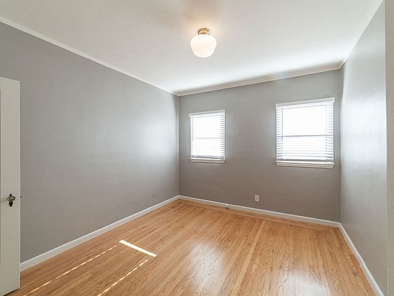 3rd image of 633 Cleveland St #7