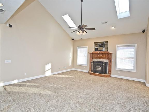 2nd image of 1 Merritt Ln