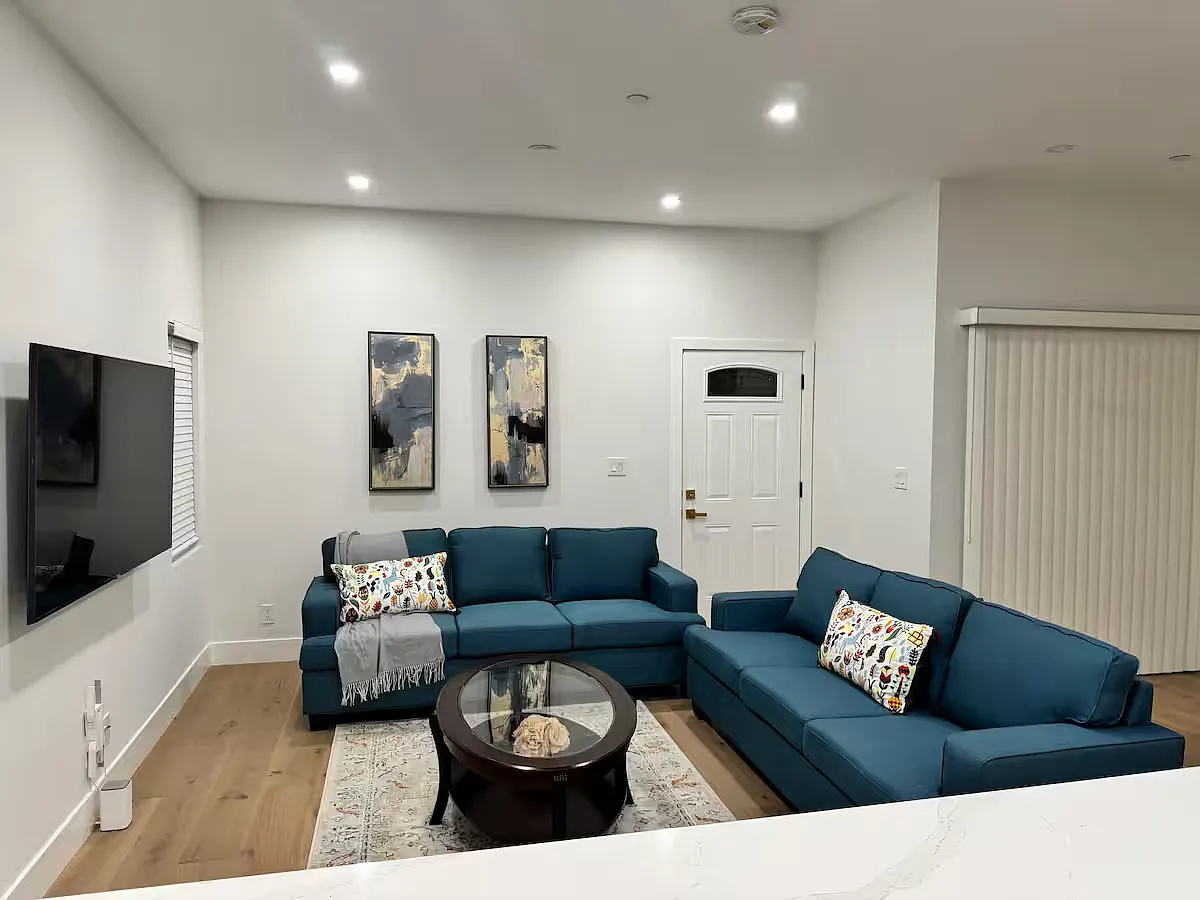 2911 Magnolia St — Photo 2