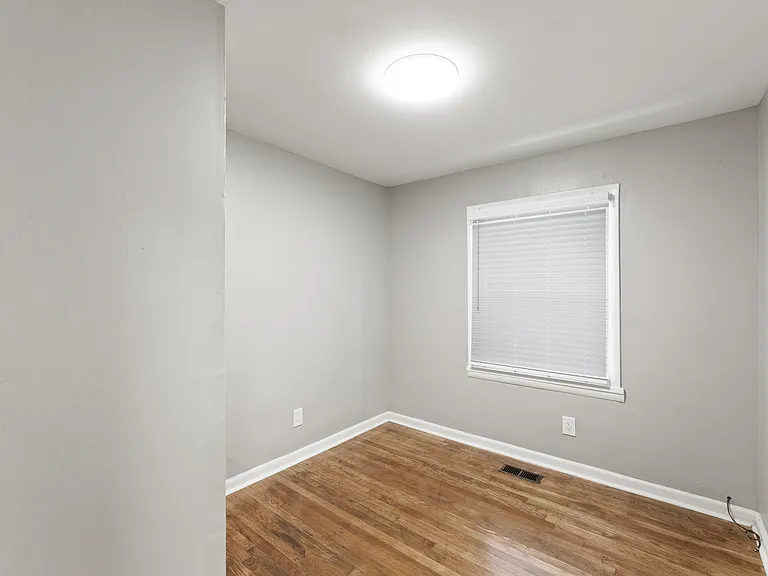 807 Bonneville Ter NW — Photo 9