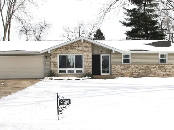 9509 Lawson Dr, Machesney Park, IL 61115