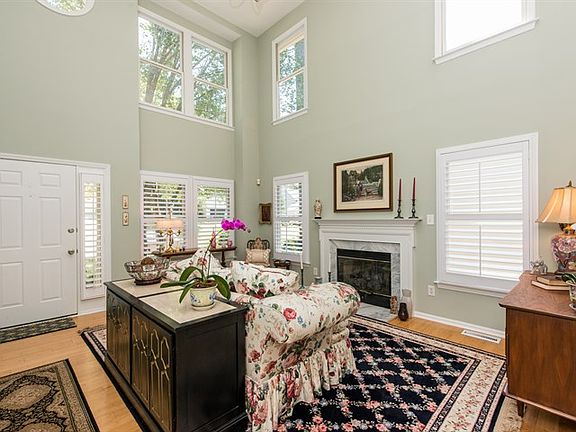 4th image of 5108 Carolwood Ln